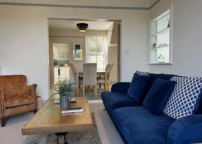 Ferry View - Views Over The Dart, Elegant Three Storey House, Unique Sky Room
