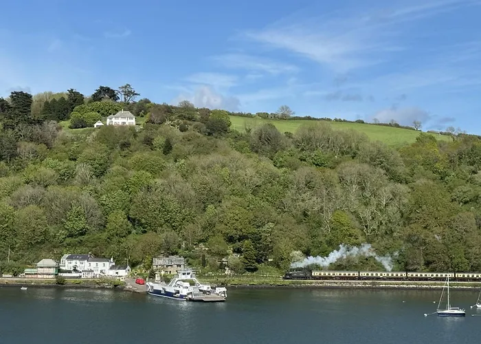 Ferry View - Views Over The Dart, Elegant Three Storey House, Unique Sky Room