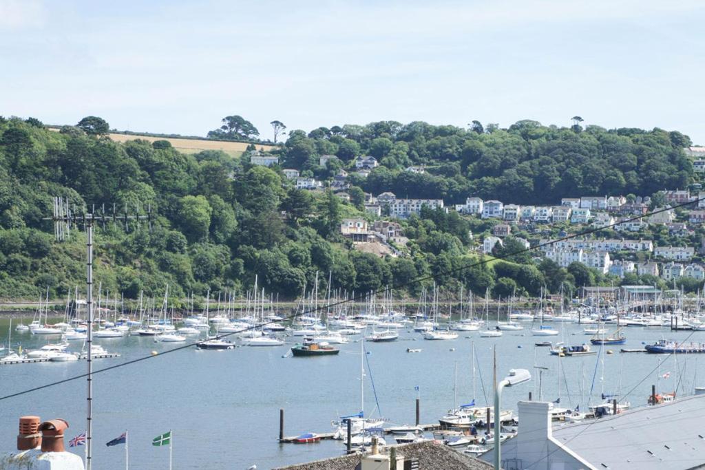 Holiday home Ferry View - Views Over The Dart, Elegant Three Storey House, Unique Sky