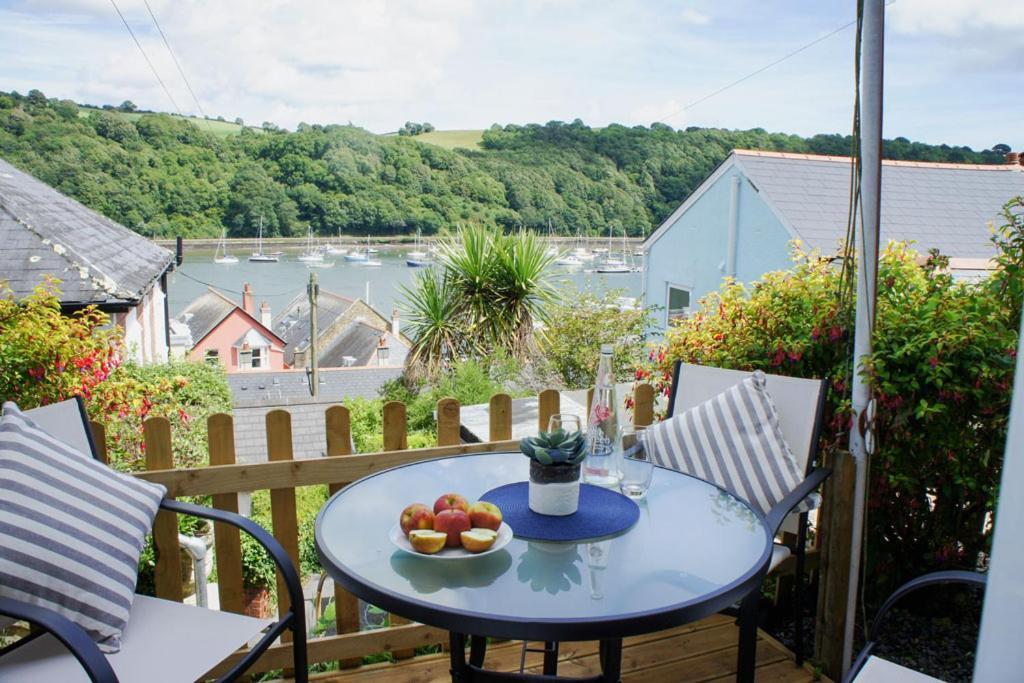 Ferry View - Views Over The Dart, Elegant Three Storey House, Unique Sky