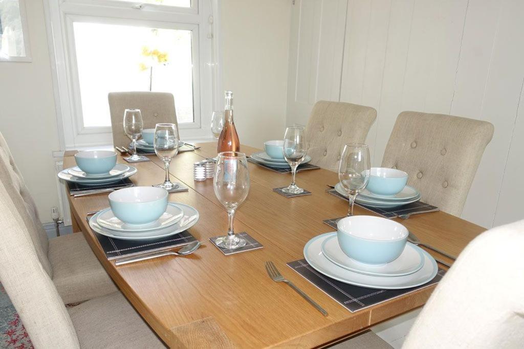 Ferry View - Views Over The Dart, Elegant Three Storey House, Unique Sky Holiday home Dartmouth