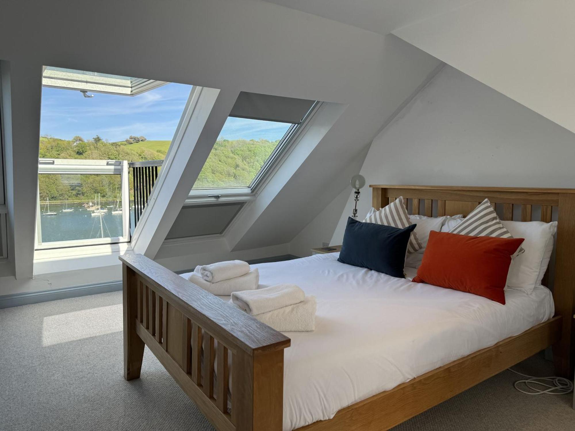 Ferry View - Views Over The Dart, Elegant Three Storey House, Unique Sky Holiday home *