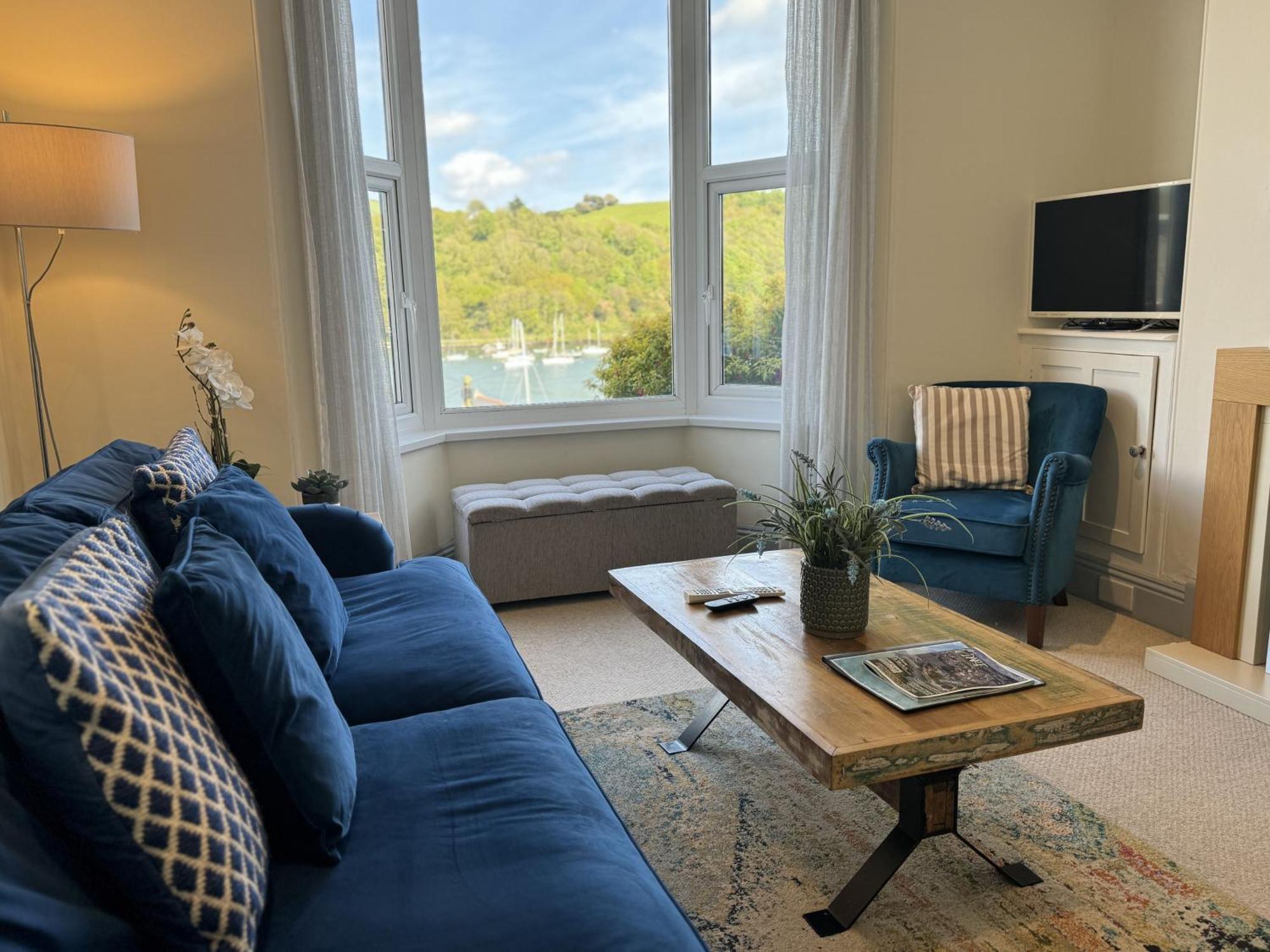 Ferry View - Views Over The Dart, Elegant Three Storey House, Unique Sky * Dartmouth