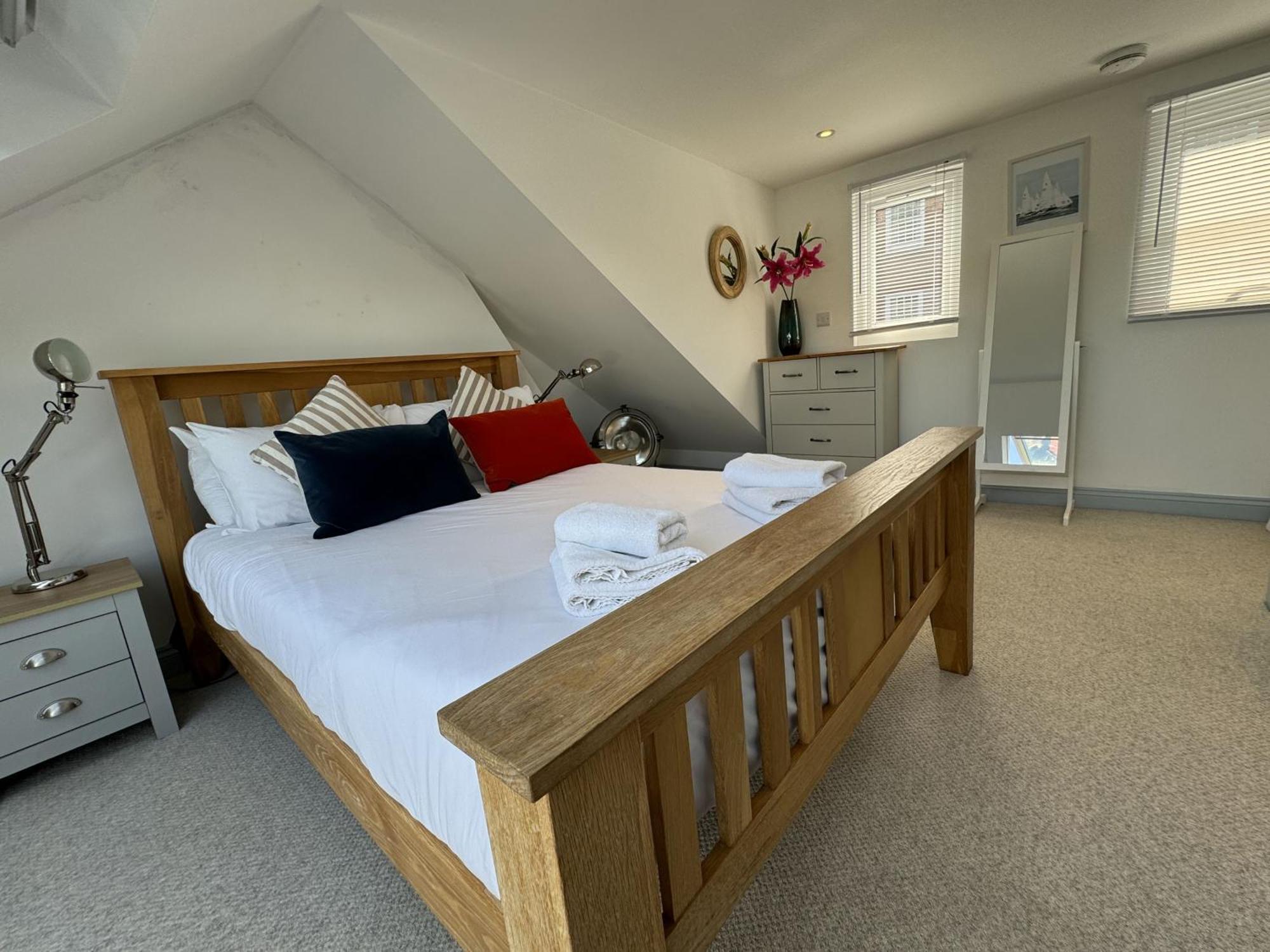Ferry View - Views Over The Dart, Elegant Three Storey House, Unique Sky Holiday home