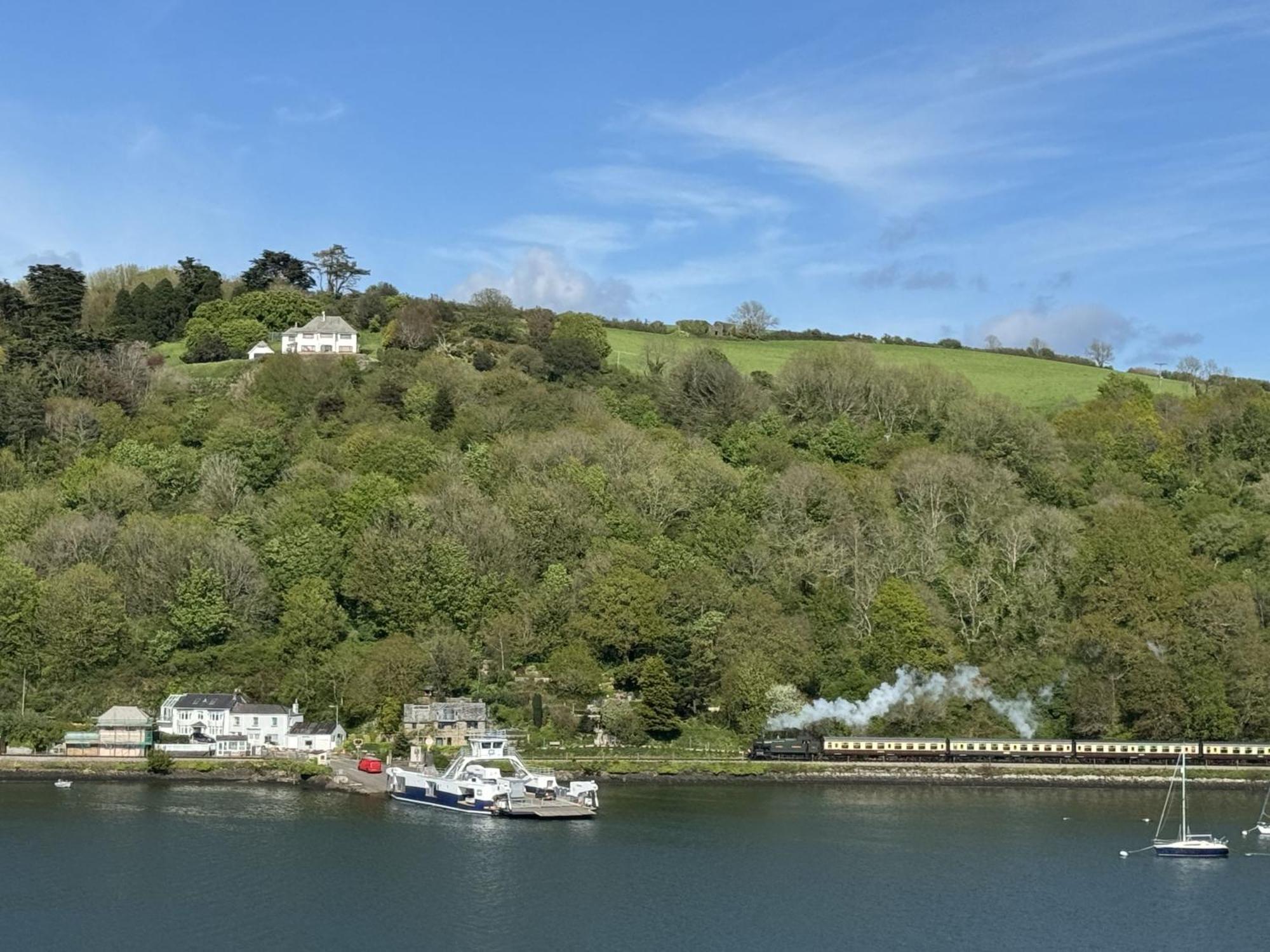 Ferry View - Views Over The Dart, Elegant Three Storey House, Unique Sky Holiday home Dartmouth