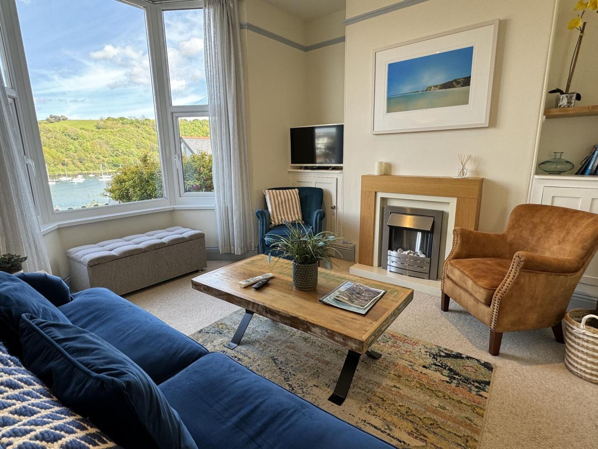 Ferry View - Views Over The Dart, Elegant Three Storey House, Unique Sky * Dartmouth