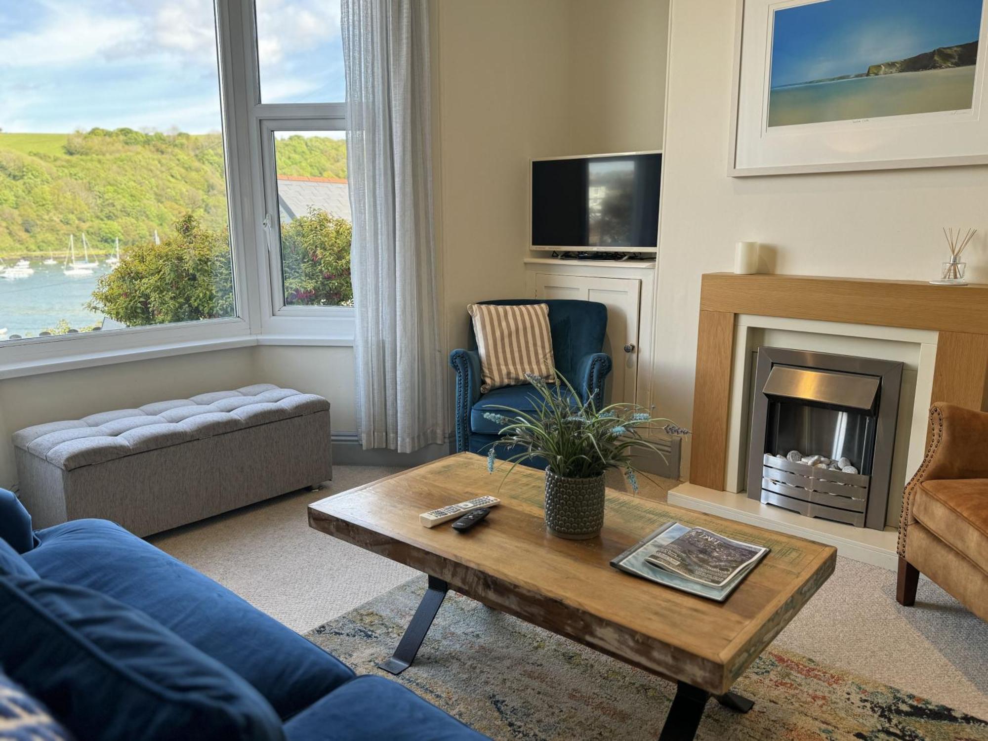 Holiday home Ferry View - Views Over The Dart, Elegant Three Storey House, Unique Sky